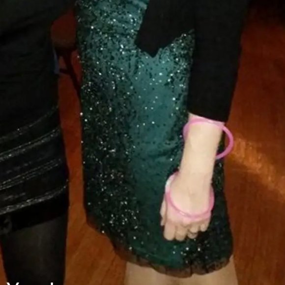 Halter style dark green formal dress - Picture 3 of 11